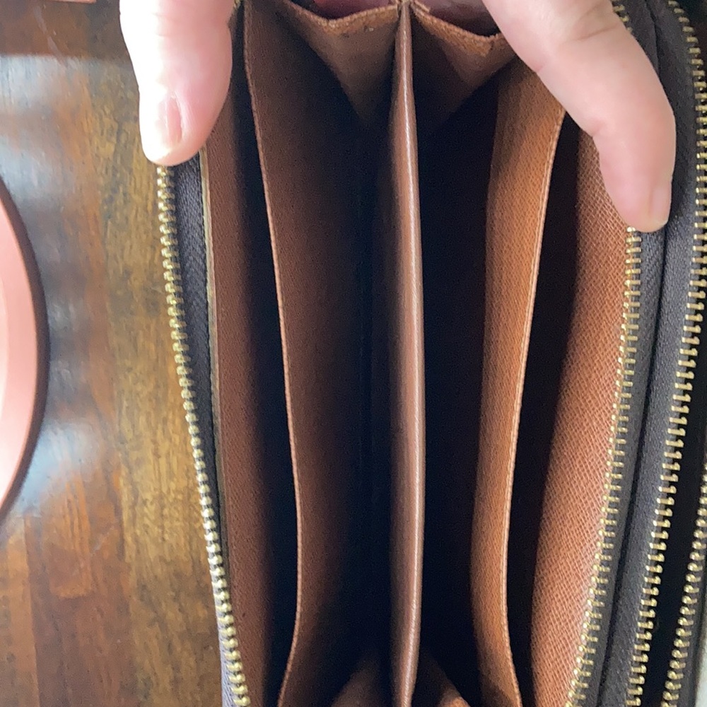 LOUIS VUITTON - double zipper wallet - Picture 7 of 8